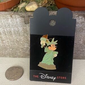 Disney  Statue of Liberty Minnie Pin